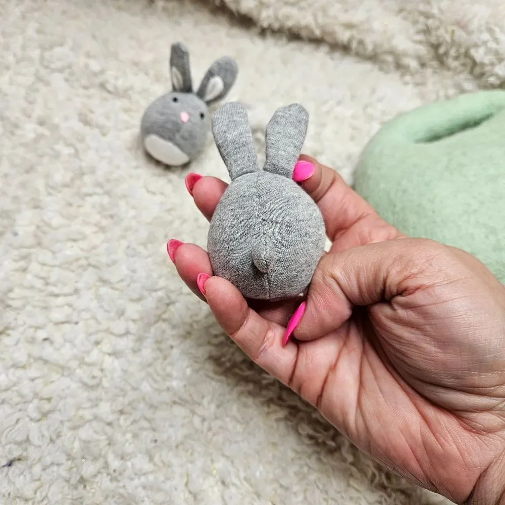 Lovevery Bunnie in a Felt Burrow Montessori Baby‎ Toy